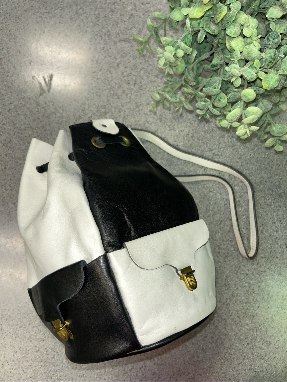 RARE VINTAGE Black & White Two-Tone Women’s Bucket Bag
